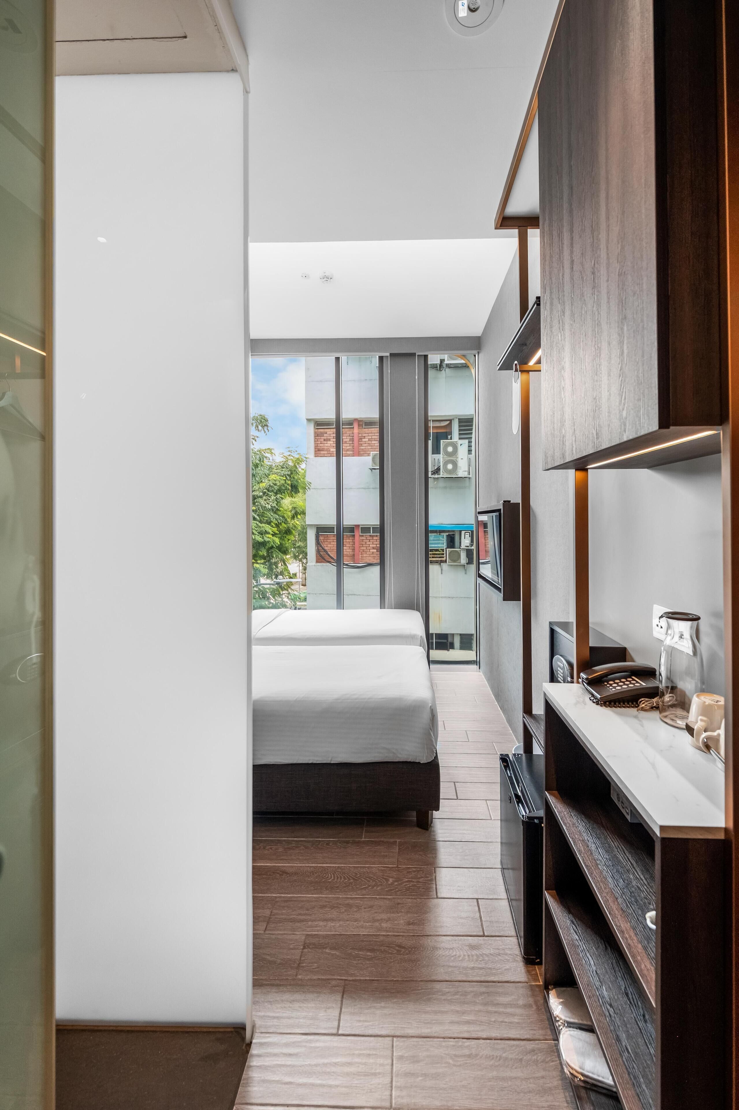 Caja de seguridad en la habitación, muebles diferentes y wifi gratis 