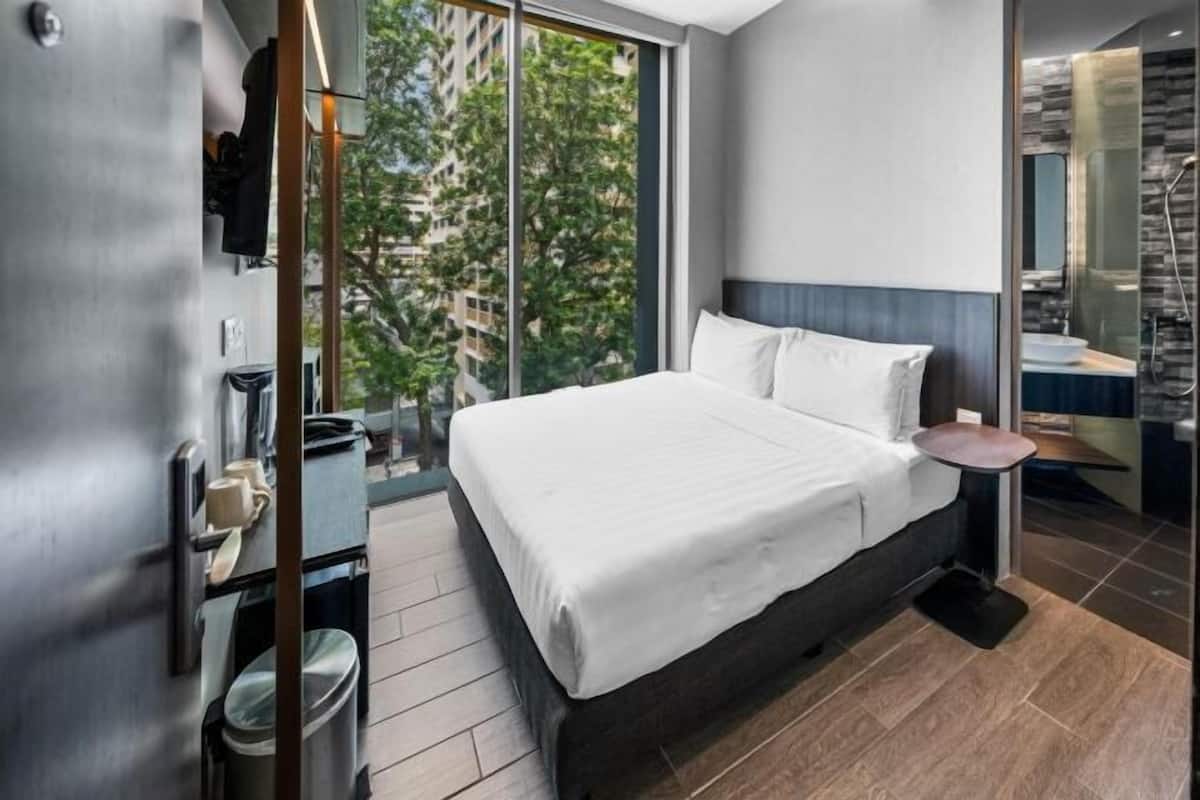 Caja de seguridad en la habitación, muebles diferentes y wifi gratis