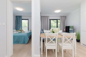 1 habitación, tabla de planchar con plancha, wifi y ropa de cama 