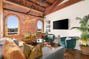 Unclassified image, 4 of 49, button - Lux Industrial Loft Penthouse ~ Top floor ~ 1865 Club/Bar Onsite ~ Sky Lounge  ~ 2 Mi to Broadway (Nashville)