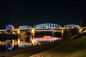 Unclassified image, 4 of 49, button