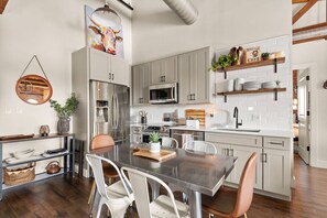 Unclassified image, 3 of 49, button