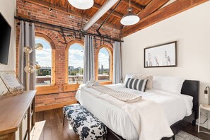 3 slaapkamers, een strijkplank/strijkijzer, wifi