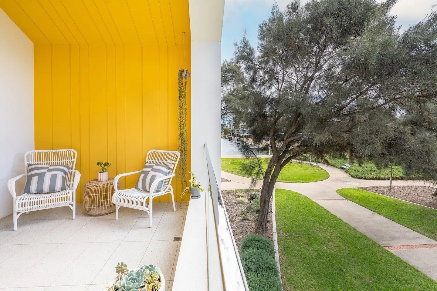 NEW!! ☼ Designer Residence with Grassed Roof Top Terrace 