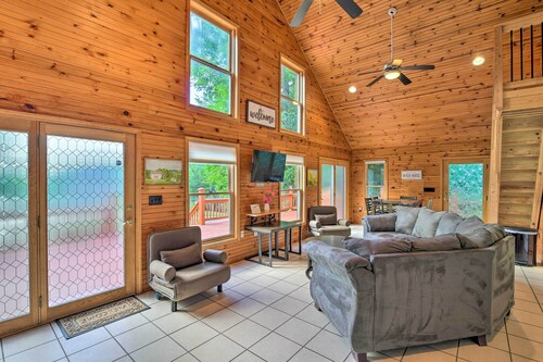 Ohio River Views: Home w/ Fireplace & Deck!