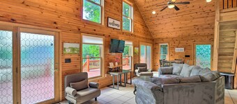 Ohio River Views: Home w/ Fireplace & Deck!