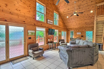 Ohio River Views: Home w/ Fireplace & Deck!