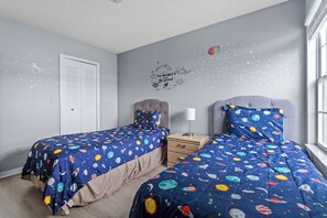 3 chambres, fer et planche à repasser, accès au Wi-Fi (inclus)