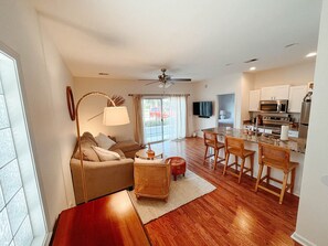 Living area - Sunset Beach Villa - 2 BR - Sea Trail - Pool (Sunset Beach)