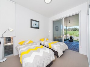 4 Schlafzimmer, Schreibtisch, Bügeleisen/Bügelbrett, Reisekinderbett