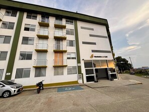 Exterior - 5 km from the Coffee Park! - Montenegro LOFT with swimming pool in Quindio - (Montenegro)