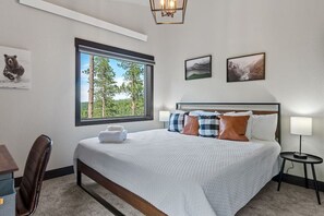 4 bedrooms, desk, iron/ironing board, travel crib