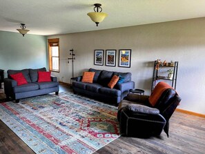 TV, lettore DVD, libri