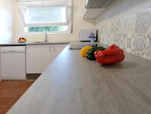 Fridge, microwave, oven, dishwasher