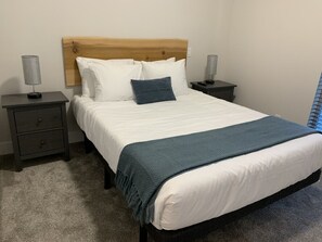 3 chambres, bureau, fer et planche à repasser, accès au Wi-Fi (inclus)