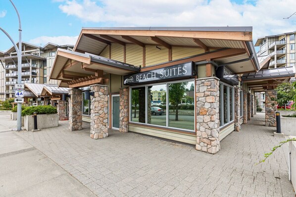 Exterior - 3-bedroom Daily Monthly Rates Available Unit 1 (Parksville)