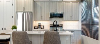 3-bedroom Daily Monthly Rates Available Unit 1