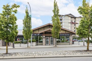 Exterior - Unit 4 3bdrm Monthly available Oct-May (Parksville)