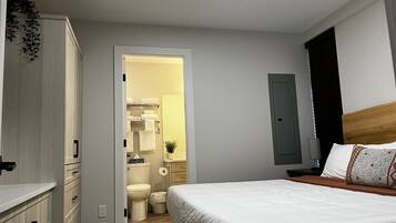 3 bedrooms, desk, iron/ironing board, free WiFi