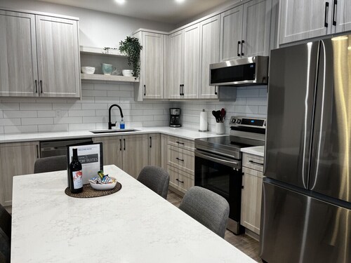 3-bedroom Daily Monthly Rates Available Unit 3