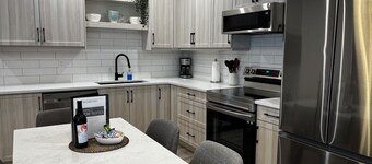 3-bedroom Daily Monthly Rates Available Unit 3