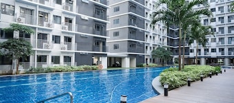1 BR Fully Furnished Condo across MOA with Pool and Parking - Shore 3 Unit 1146