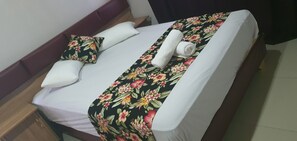 Cortinas blackout, tabla de planchar con plancha y wifi gratis 