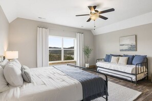 7 habitaciones, tabla de planchar con plancha, wifi y ropa de cama