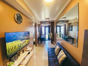 Smart TV - 1 BR Fully Furnished Condo Across MOA with Pool and Parking - S Res. Unit 0911 (Pasay)