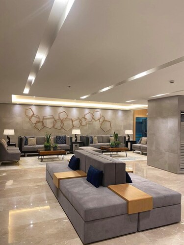 1 BR Fully Furnished Condo Across MOA with Pool and Parking - S Res. Unit 0911