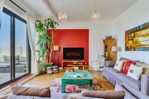 TV - Breathtaking Sea View, Beachfront 2 BDR Apt in JBR (Jumeirah Beach Residences)