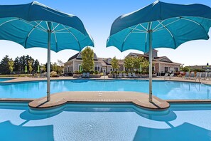 Pool - Spacious coastal home with pool & gym, fast WiFi, central AC & great location (Ocean View)