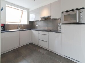 Réfrigérateur, micro-ondes, lave-vaisselle, grille-pain