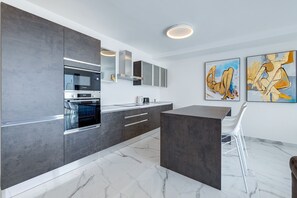 Apartment (3 Bedrooms) | Private kitchen