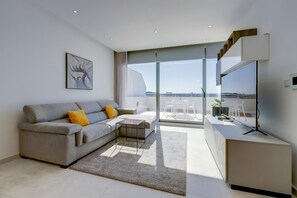 44-inch TV with cable channels - Superlative Penthouse With Valletta and Harbour Views (Sliema)