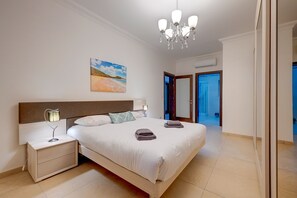 3 bedrooms, bed sheets - Seafront LUX Apart inc Pool, Upmarket Area (Sliema)