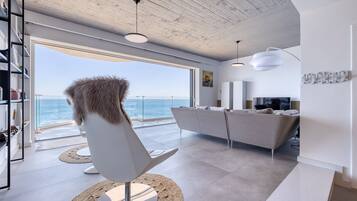 公寓 (3 Bedrooms) | 客廳 | 44 吋電視連有線電視頻道