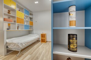 3 bedrooms, laptop workspace, WiFi, bed sheets - Superb Seafront Family Apartment (Sliema)