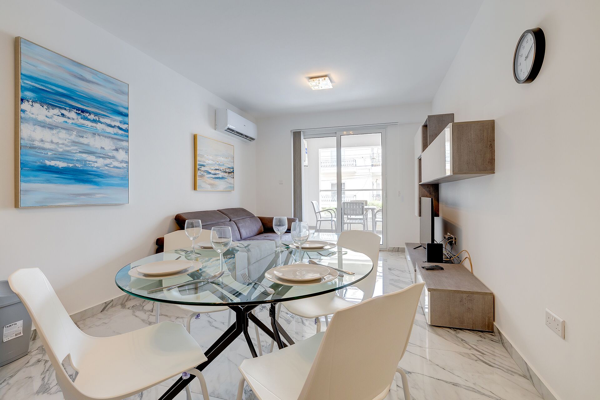 Modern Apartment Steps to St George's Bay