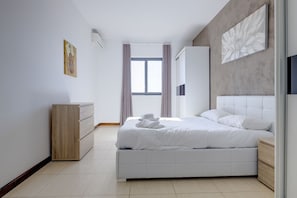 3 bedrooms, WiFi, bed sheets