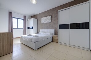 Apartment (3 Bedrooms) | 3 bedrooms, WiFi, bed sheets