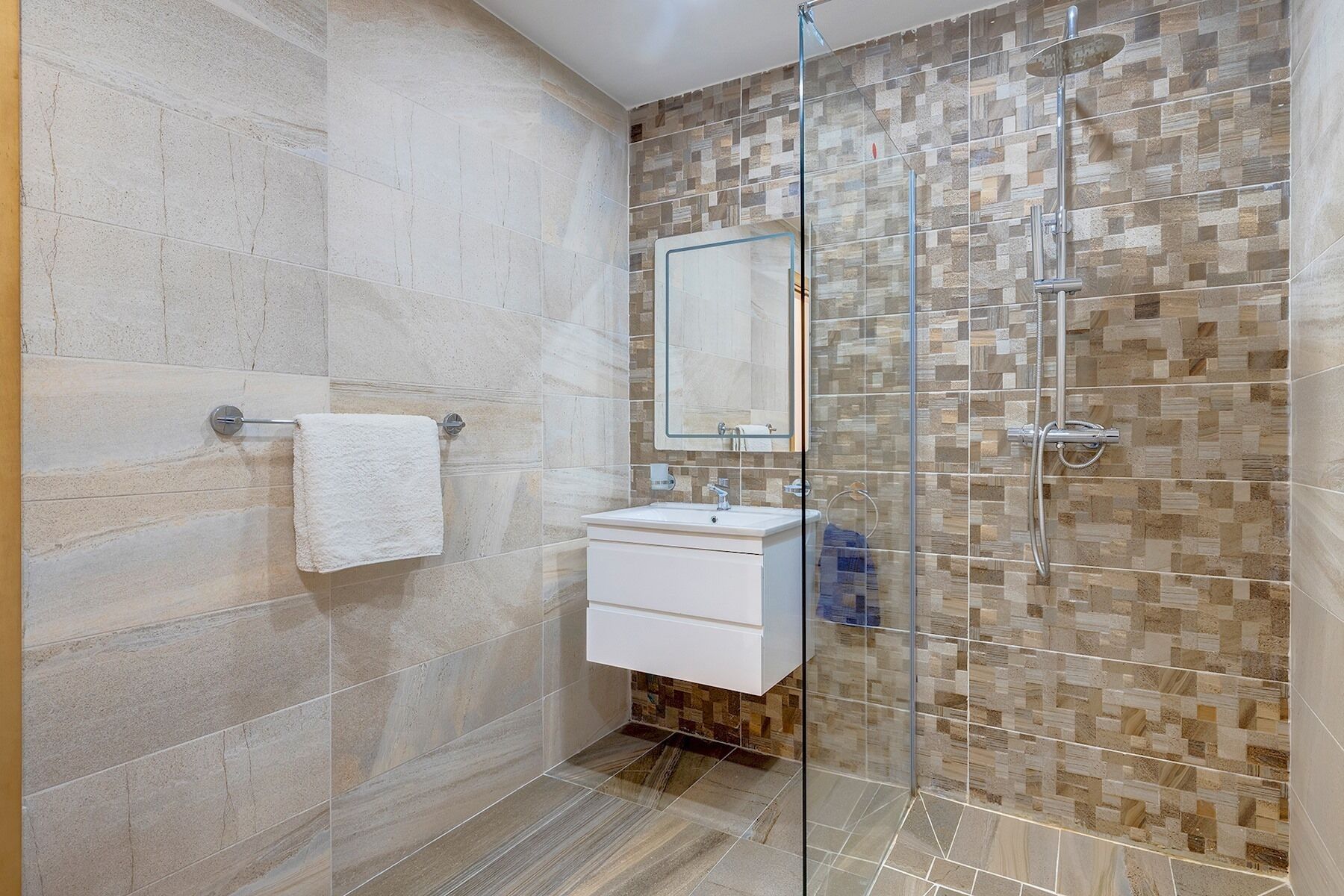 Modern 1BR Apartment in Central St Julian's