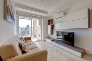 Living area - Modern 1BR Apartment in Central St Julian's (Swieqi)