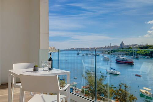Superlative Apartment With Valletta and Harbour Views