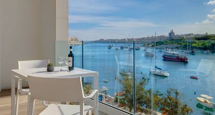 Superlative Apartment With Valletta and Harbour Views