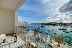 View from room - Superlative Apartment With Valletta and Harbour Views (Sliema)