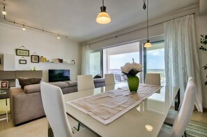 Dining - Luxury Apartment With Pool and Terrace, Top Location (Sliema)