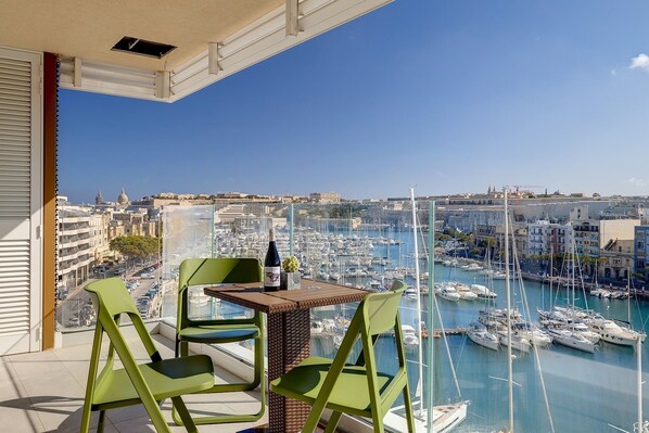 Balcony - Stunning 3BR Apartment With Marina Views (Ta' Xbiex)