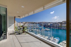 Apartment (3 Bedrooms) | Outdoor dining - Stunning 3BR Apartment With Marina Views (Ta' Xbiex)