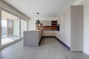 Private kitchen - Stunning 3BR Apartment With Marina Views (Ta' Xbiex)